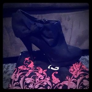 Black booties with bow